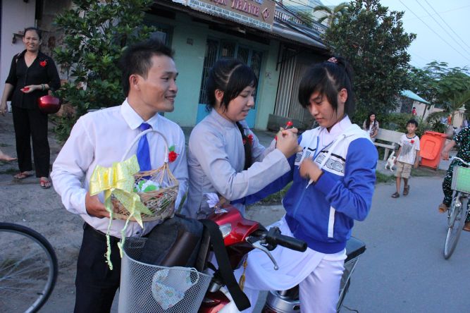 Long An: Bông hồng vào làng trong mùa Vu lan tại chùa Khánh Ninh