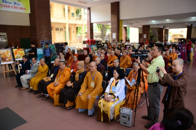 TP. HCM: Khai mạc triển lãm tranh &quot;Đất nước, con người Việt Nam với Phật giáo&quot;