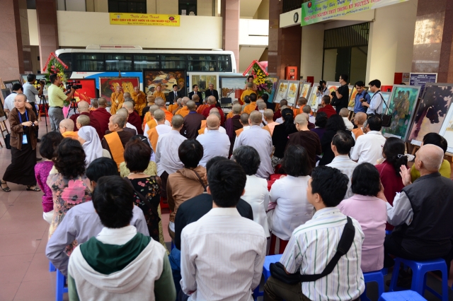 TP. HCM: Khai mạc triển lãm tranh &quot;Đất nước, con người Việt Nam với Phật giáo&quot;