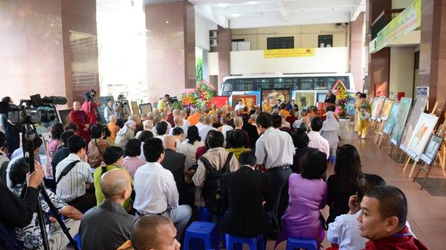 TP. HCM: Khai mạc triển lãm tranh &quot;Đất nước, con người Việt Nam với Phật giáo&quot;
