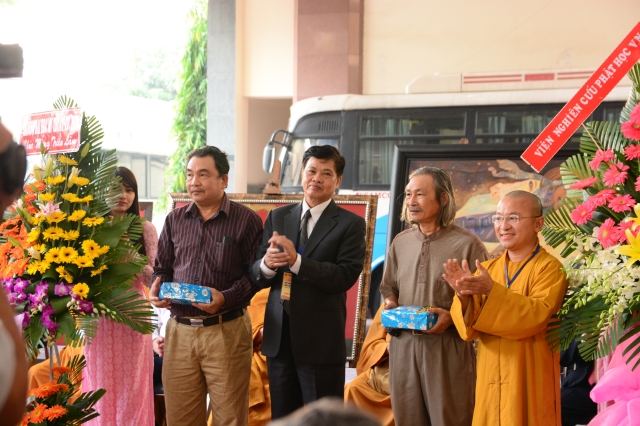 TP. HCM: Khai mạc triển lãm tranh &quot;Đất nước, con người Việt Nam với Phật giáo&quot;