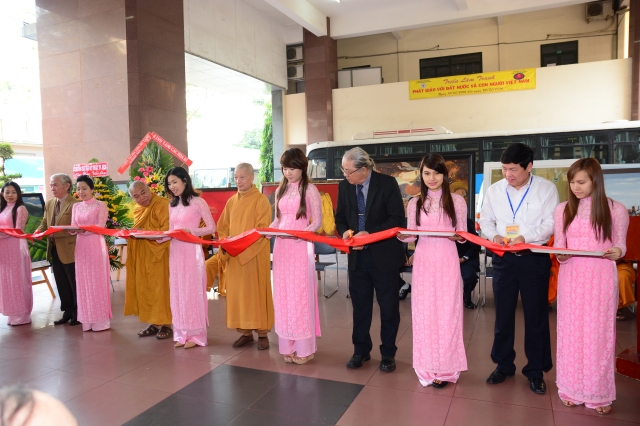 TP. HCM: Khai mạc triển lãm tranh &quot;Đất nước, con người Việt Nam với Phật giáo&quot;