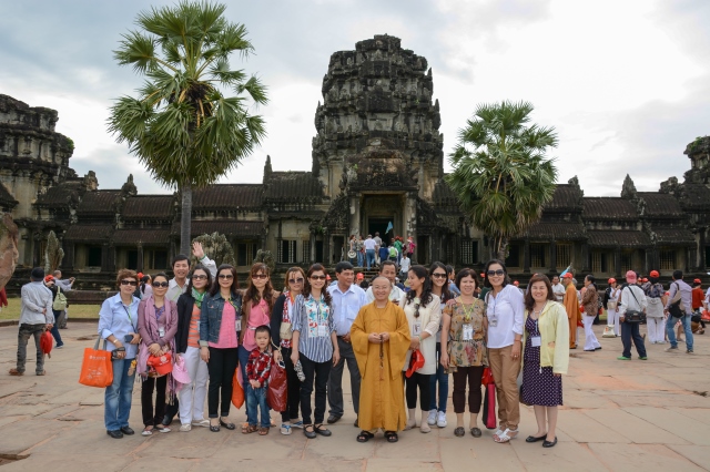 Ấn tượng chuyến du lịch đón Vu Lan và từ thiện tai Campuchia