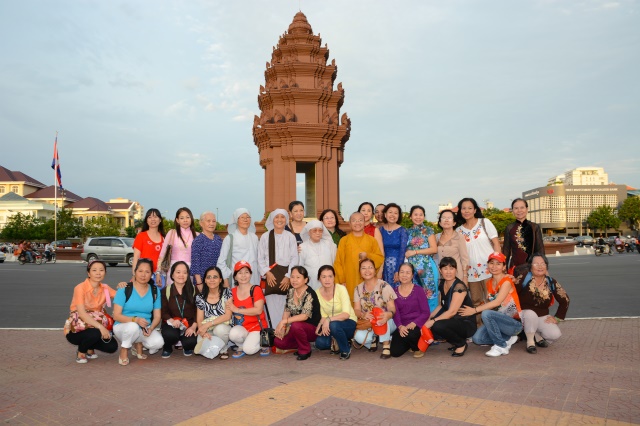Ấn tượng chuyến du lịch đón Vu Lan và từ thiện tai Campuchia