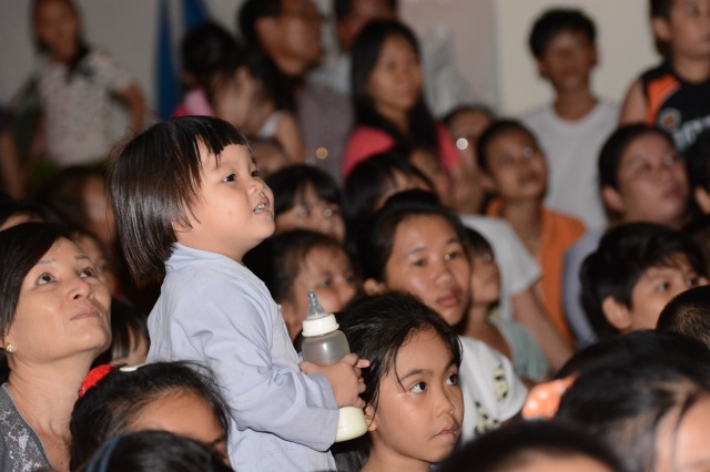 TP. HCM: Tưng bừng Đêm Hội Trăng Rằm tại chùa Thiên Chánh