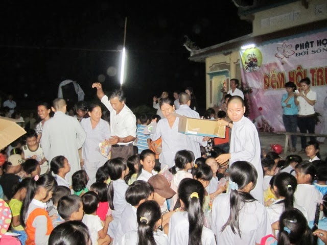 Phật Học Đời Sống tổ chức trung thu tại chùa Hưng Mỹ - Quảng Nam