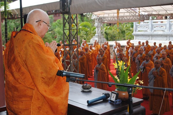 Đại Giới Đàn Quảng Đức: Hòa Thượng Tuyên Luật Sư Giáo Giới