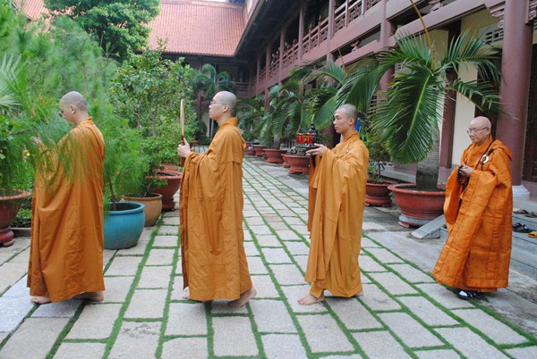 Đại Giới Đàn Quảng Đức: Hòa Thượng Tuyên Luật Sư Giáo Giới