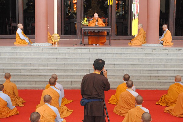 Đại Giới Đàn Quảng Đức: Hòa Thượng Tuyên Luật Sư Giáo Giới