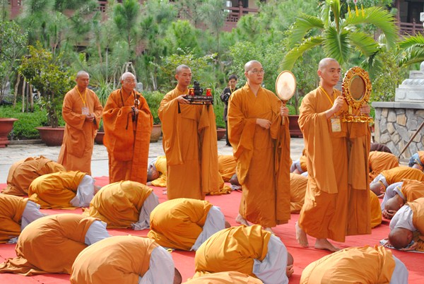 Đại Giới Đàn Quảng Đức: Hòa Thượng Tuyên Luật Sư Giáo Giới