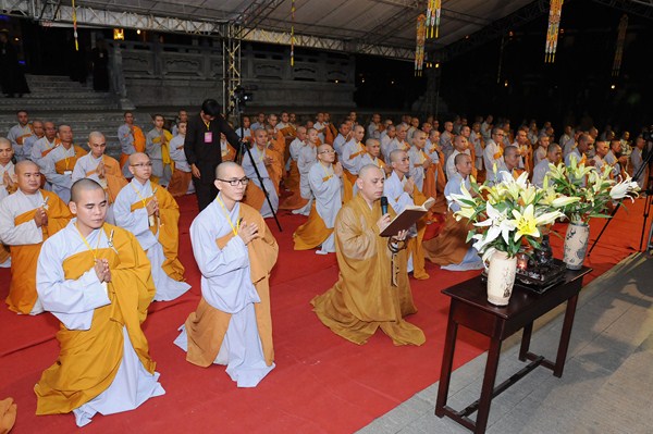 Đại Giới Đàn Quảng Đức: Tuyên Thanh Qui - Khai Chung Bảng - Niêm Đàn Sái Tịnh - Tụng Luật
