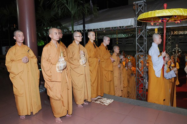 Đại Giới Đàn Quảng Đức: Tuyên Thanh Qui - Khai Chung Bảng - Niêm Đàn Sái Tịnh - Tụng Luật