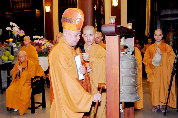 Đại Giới Đàn Quảng Đức: Tuyên Thanh Qui - Khai Chung Bảng - Niêm Đàn Sái Tịnh - Tụng Luật