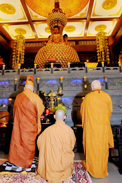 Đại Giới Đàn Quảng Đức: Tuyên Thanh Qui - Khai Chung Bảng - Niêm Đàn Sái Tịnh - Tụng Luật