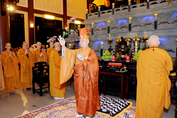 Đại Giới Đàn Quảng Đức: Tuyên Thanh Qui - Khai Chung Bảng - Niêm Đàn Sái Tịnh - Tụng Luật