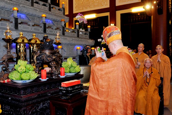 Đại Giới Đàn Quảng Đức: Tuyên Thanh Qui - Khai Chung Bảng - Niêm Đàn Sái Tịnh - Tụng Luật