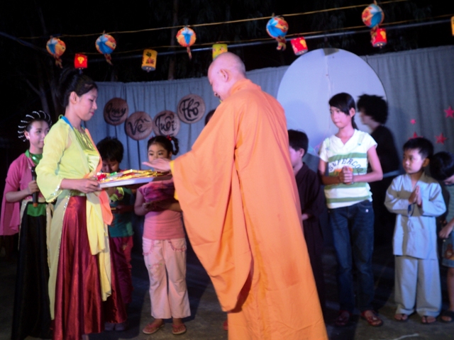 Nha Trang: Chùa Linh Quang tổ chức Đêm Văn nghệ Quay về tuổi thơ