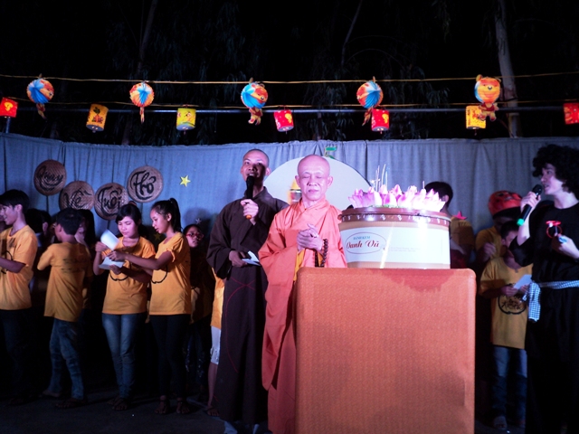 Nha Trang: Chùa Linh Quang tổ chức Đêm Văn nghệ Quay về tuổi thơ