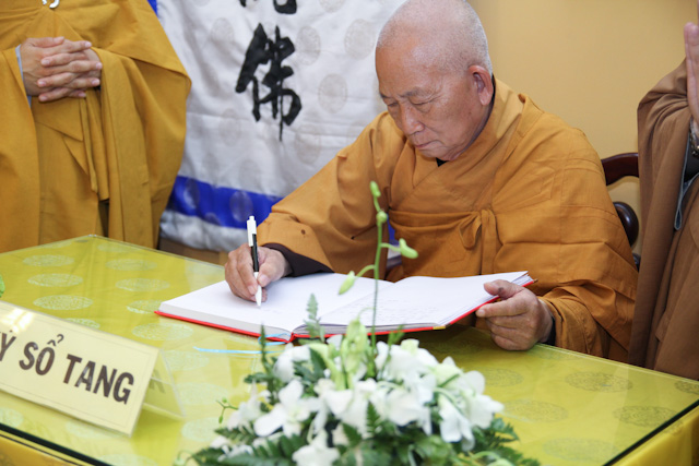 Ngày thứ 2: Các phái đoàn viếng tang cố HT. Thích Nhật Quang