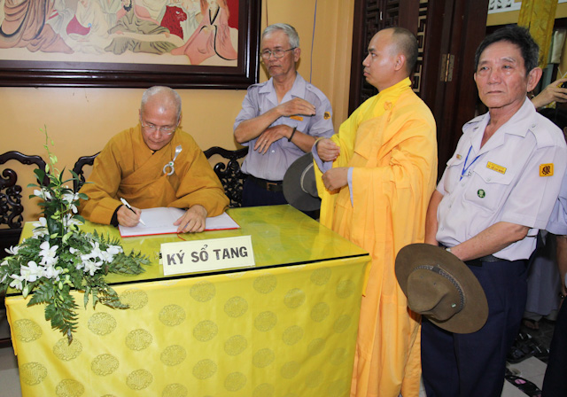 Ngày thứ 2: Các phái đoàn viếng tang cố HT. Thích Nhật Quang