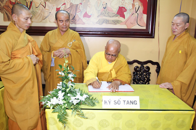 Ngày thứ 2: Các phái đoàn viếng tang cố HT. Thích Nhật Quang