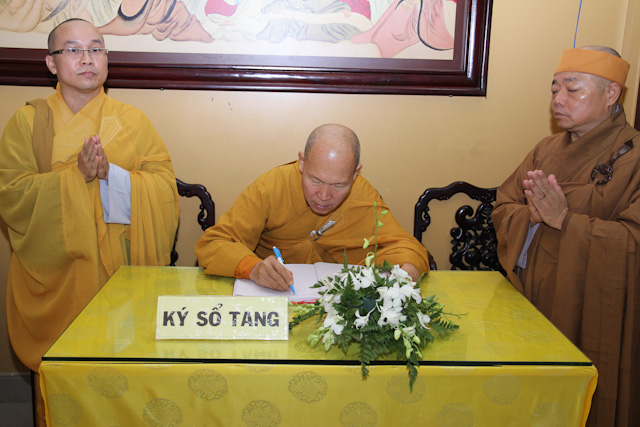 Ngày thứ 2: Các phái đoàn viếng tang cố HT. Thích Nhật Quang