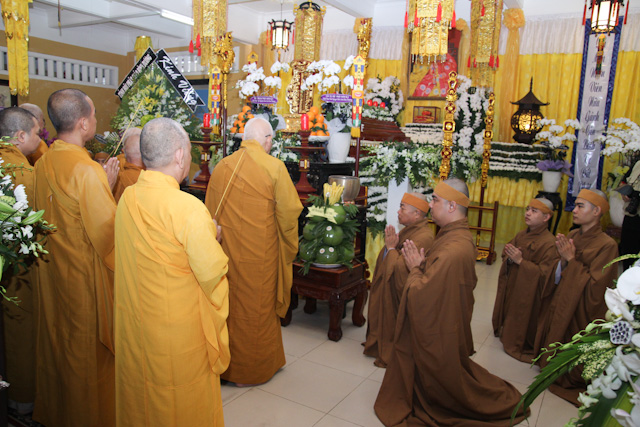 Ngày thứ 2: Các phái đoàn viếng tang cố HT. Thích Nhật Quang