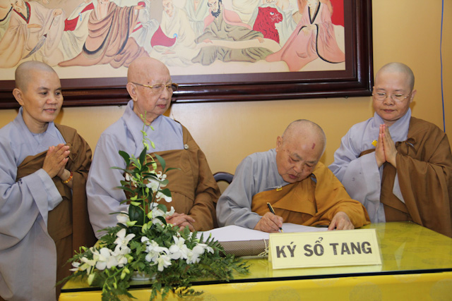 Ngày thứ 2: Các phái đoàn viếng tang cố HT. Thích Nhật Quang
