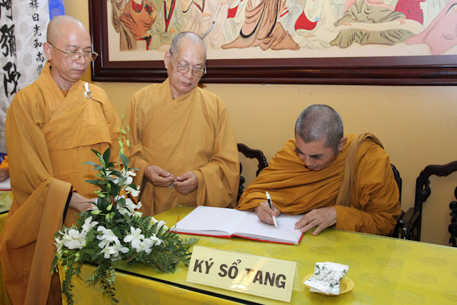 Ngày thứ 2: Các phái đoàn viếng tang cố HT. Thích Nhật Quang