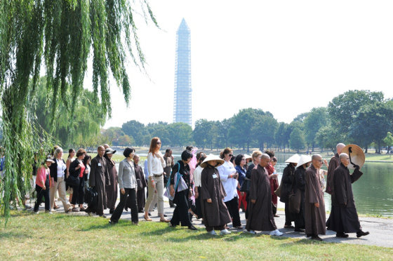 Tiếng chuông chùa Việt giữa DC