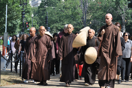 Tiếng chuông chùa Việt giữa DC