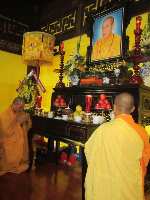 Lễ cúng ngọ - Tiến Giác linh cố Đại lão HT Thích Chí Tín