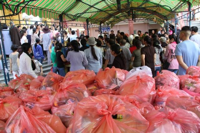 Tổ Đình Giác Sanh Tổ Chức Khóa Tu và  Phát Quà Cho 700 Người Khiếm Thị