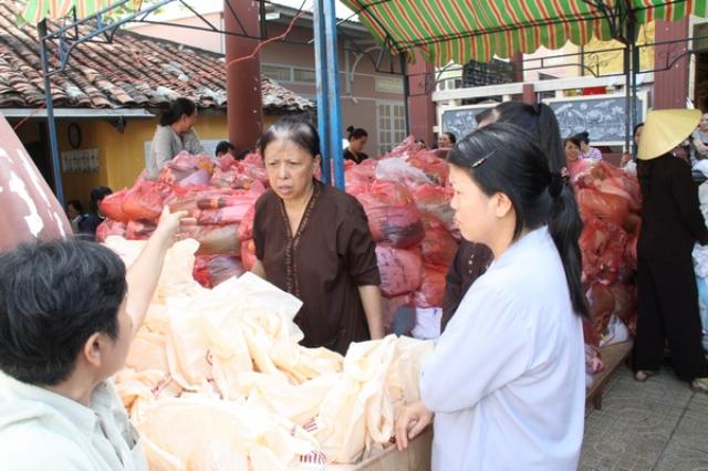 Tổ Đình Giác Sanh Tổ Chức Khóa Tu và  Phát Quà Cho 700 Người Khiếm Thị
