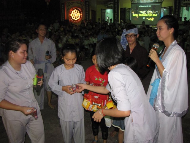 Đồng Nai: &quot;Đêm trăng cho em&quot; tại tổ đình Phước Viên