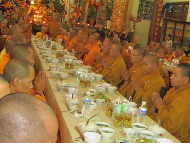 Lễ cúng ngọ - Tiến Giác linh cố Đại lão HT Thích Chí Tín