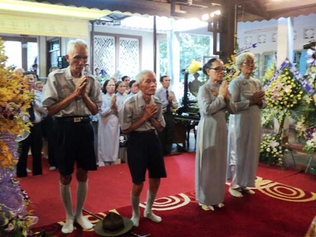 Hơn 100 đoàn kính viếng Giác linh cố Trưởng lão HT.Thích Chí Tín