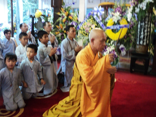 Hơn 100 đoàn kính viếng Giác linh cố Trưởng lão HT.Thích Chí Tín