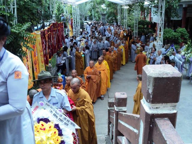 Hơn 100 đoàn kính viếng Giác linh cố Trưởng lão HT.Thích Chí Tín