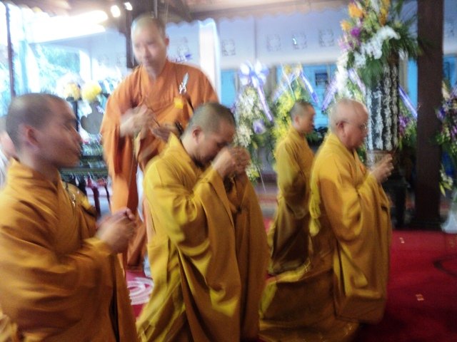 Hơn 100 đoàn kính viếng Giác linh cố Trưởng lão HT.Thích Chí Tín