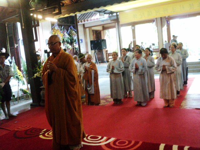 Hơn 100 đoàn kính viếng Giác linh cố Trưởng lão HT.Thích Chí Tín