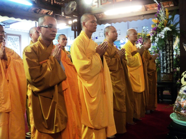 Hơn 100 đoàn kính viếng Giác linh cố Trưởng lão HT.Thích Chí Tín