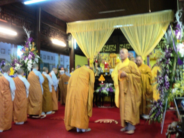 Hơn 100 đoàn kính viếng Giác linh cố Trưởng lão HT.Thích Chí Tín