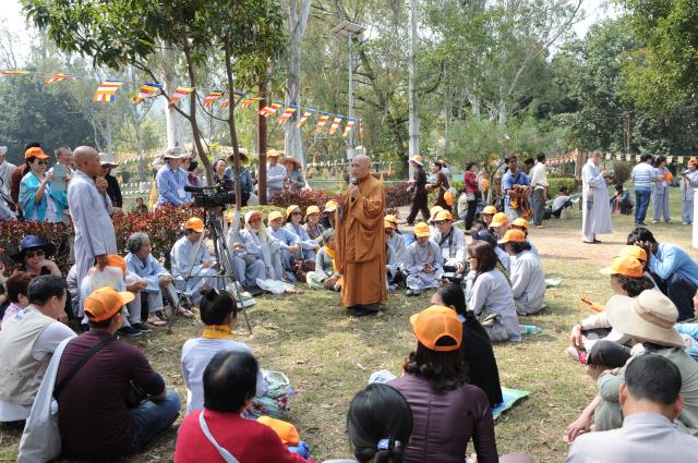 Đoàn Phật tử Hoa Kỳ, Cananda và Việt Nam hành hương đất Phật