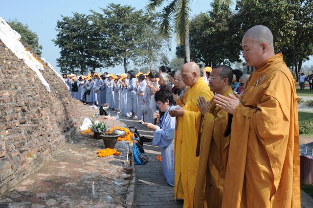 Đoàn Phật tử Hoa Kỳ, Cananda và Việt Nam hành hương đất Phật