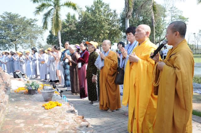 Đoàn Phật tử Hoa Kỳ, Cananda và Việt Nam hành hương đất Phật