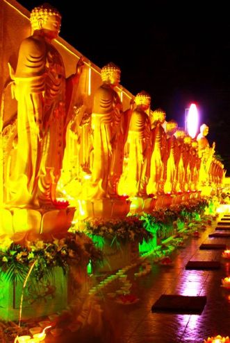 Đồng Tháp: Thiêng liêng, mầu nhiệm đêm hội hoa đăng tại chùa Hoa Lâm