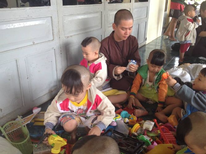 Thầy Thích Thiện Đạt và chương trình thiện nguyện “Ấm áp mùa đông”