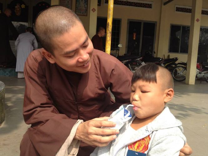 Thầy Thích Thiện Đạt và chương trình thiện nguyện “Ấm áp mùa đông”