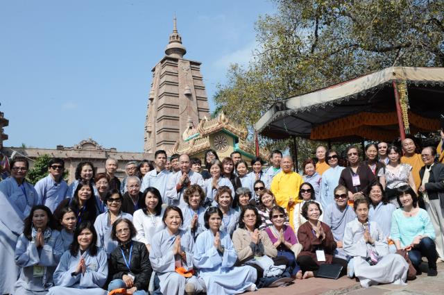 Đoàn Phật tử Hoa Kỳ, Cananda và Việt Nam hành hương đất Phật
